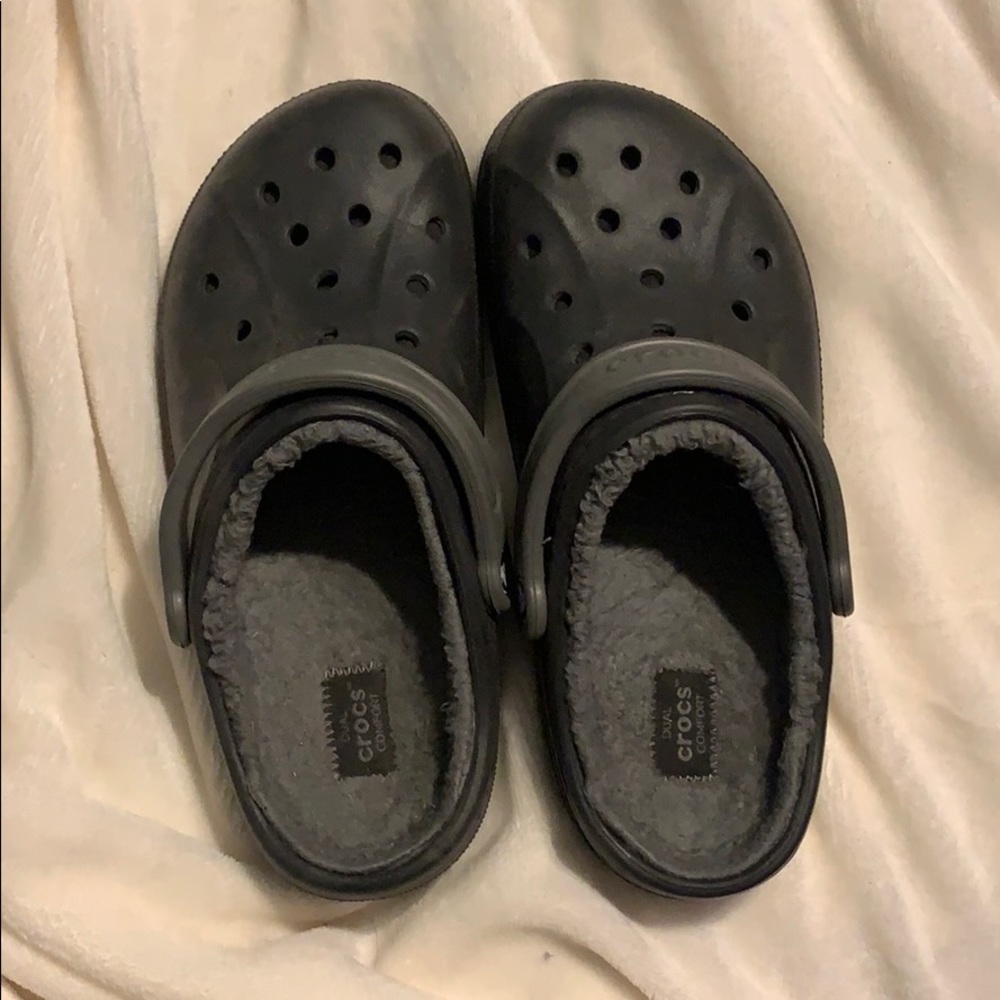 Black with fur crocs